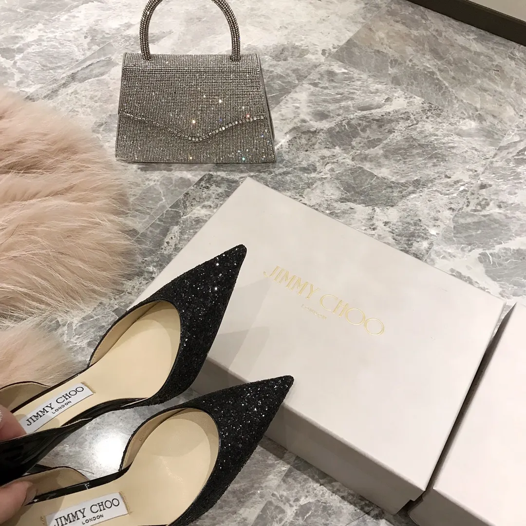 👟👟Ex-factory price👟👟Ex-factory price 520👟👟 Women's Shoe Factory 𝐉𝐢𝐦𝐦𝐲 𝐂𝐡𝐨𝐨 A pair of high heels that can conquer all men, a must-have item for all-match annual meetings Bilng Bilng is so beautiful that no one can take a breath away Material: Special Cretan spliced cow patent leather, sheepskin lining, Italian genuine leather outsole Heel height: 8cm Three colors: black, nude, silver Size: 35-39